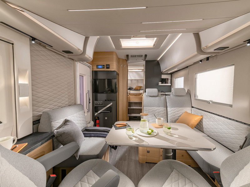 Luxury Class Motorhome 4 seats - 5 beds