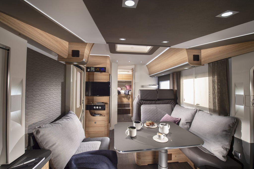 Luxury Class Motorhome 4 seats - 5 beds