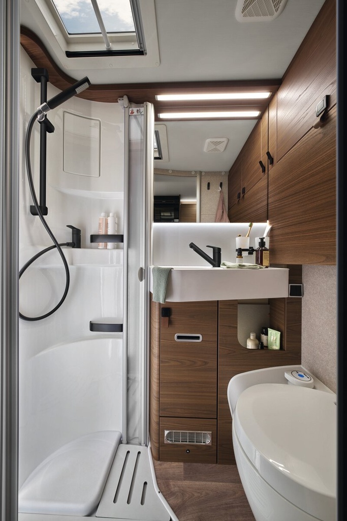 Luxury Class Motorhome Hymer MLT 580 or similar