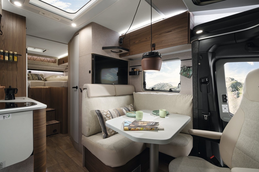 Luxury Class Motorhome Hymer MLT 580 or similar