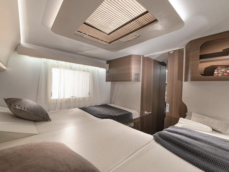 Luxury Class Motorhome 4 seats - 5 beds