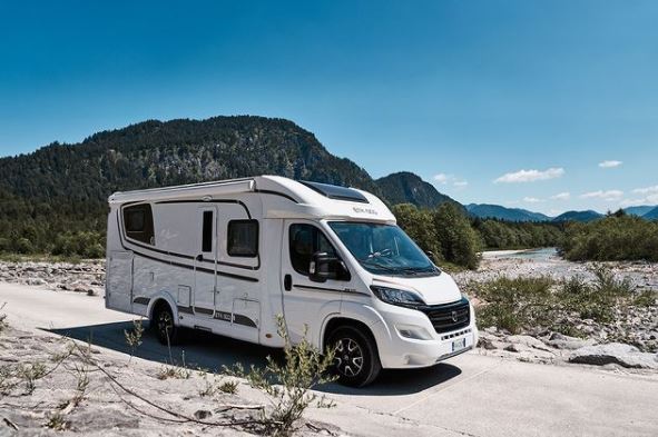 Premium Class Motorhome Etrusco T6900 SB or similar