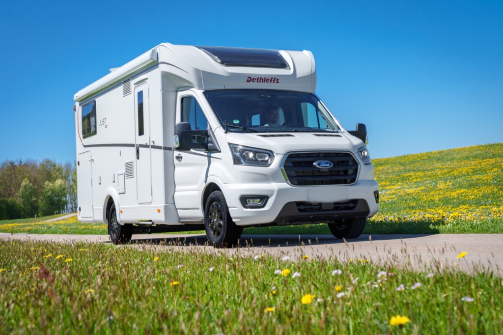 Premium klasės kemperis Dethleffs T7052 DBL arba panašus