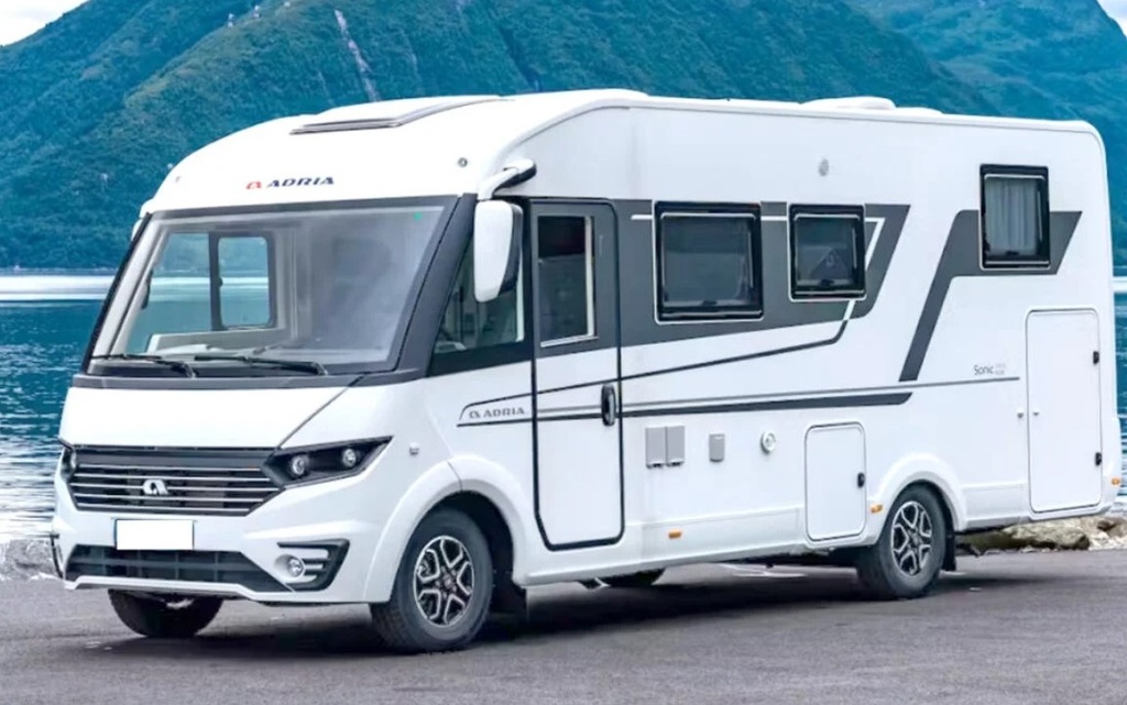 Luxury klasės kemperis Adria Sonic 700 SL arba panašus